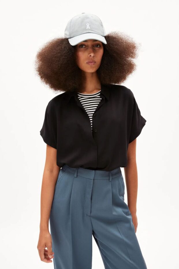 larisaana-black.jpg BLUSE 30005819 LARISAANA 105 BLACK