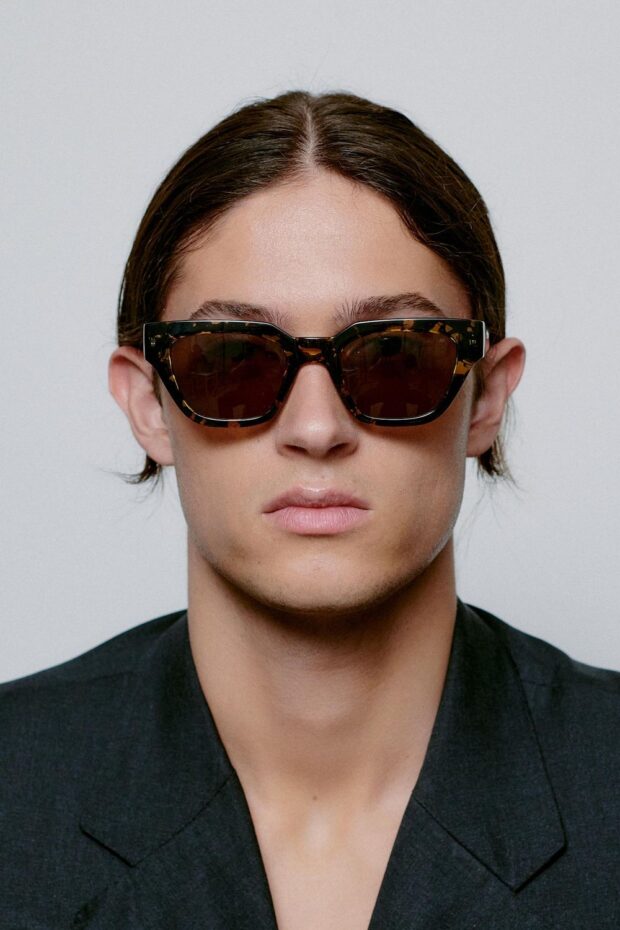 SONNENBRILLE KAWS BLACK/YELLOW TORTOISE